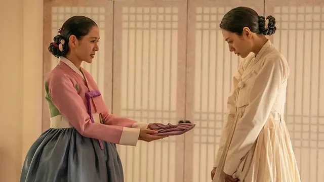 Son Ye Jin dan Nana dalam drakor The Scandal. (Netflix via Soompi)