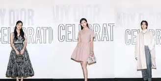 Sang Global Ambassador Jisoo BLACKPINK yang tampil elegan dengan ansambel DiorAW23 dan tas ikonik mini Lady Dior. [Dok/Dior]