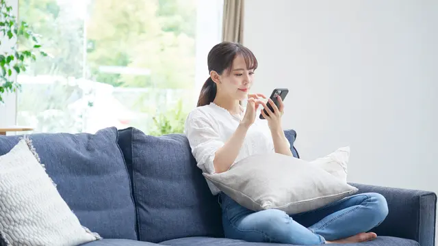 perempuan dan mencoba tenang