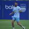 Rekrutan anyar Persib Bandung, Layvin Marc Kurzawa, mulai berlatih bersama rekan-rekan setimnya di lapangan pendamping Stadion GBLA, Kota Bandung, Rabu (28/1/2026). (Bola.com/Erwin Snaz)