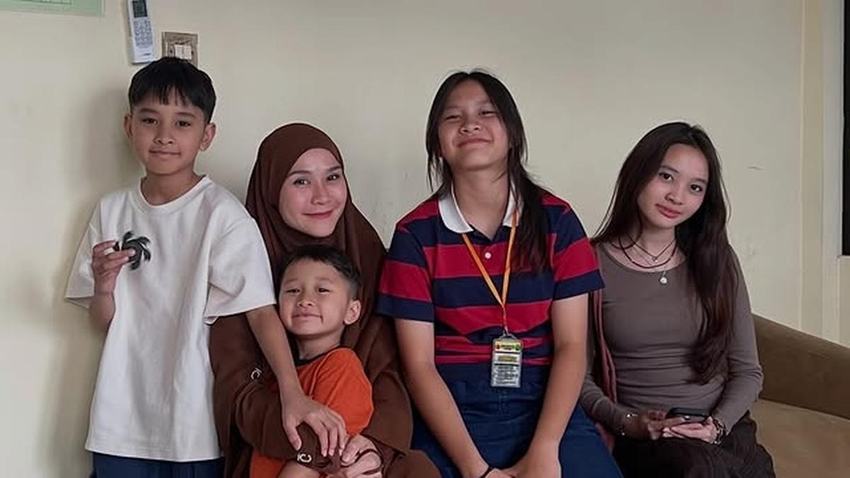 Anak Zaskia Adya Mecca Sekolah dari Rumah Imbas Abu Vulkanik Anak Krakatau