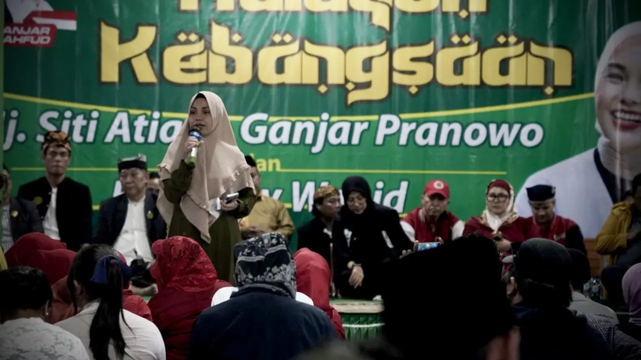 Istri calon presiden nomor urut 3 Ganjar Pranowo, Siti Atikoh Supriyanti