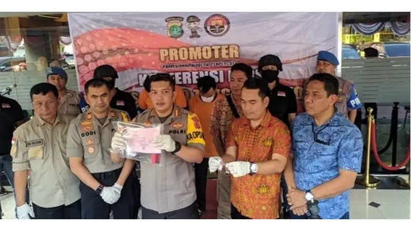 McDanny dan Reno Fenady ditangkap polisi karena kasus narkoba.