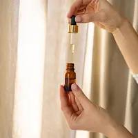 Ilustrasi penggunaan face oil. (Sumber foto: Pexels.com)