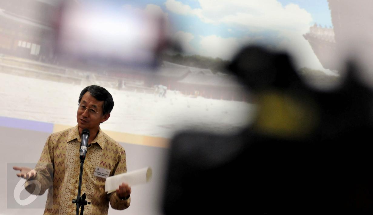 Dubes Korsel untuk Indonesia, Cho Taiyong memberi sambutan saat Ramah Tamah dengan para jurnalis, Jakarta, Kamis (10/12/2015).  Cho Taiyong berterimakasih kepada para jurnalis yang memperkenalkan kebudayaan Korea di Indonesia. (Liputan6.com/ Johan Tallo)