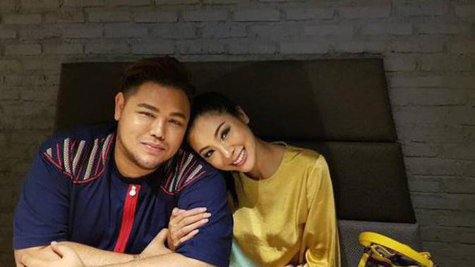 Tunjukkan Foto Romantis Ivan Gunawan Faye Malisorn Sedang Pacaran Lifestyle Fimela Com