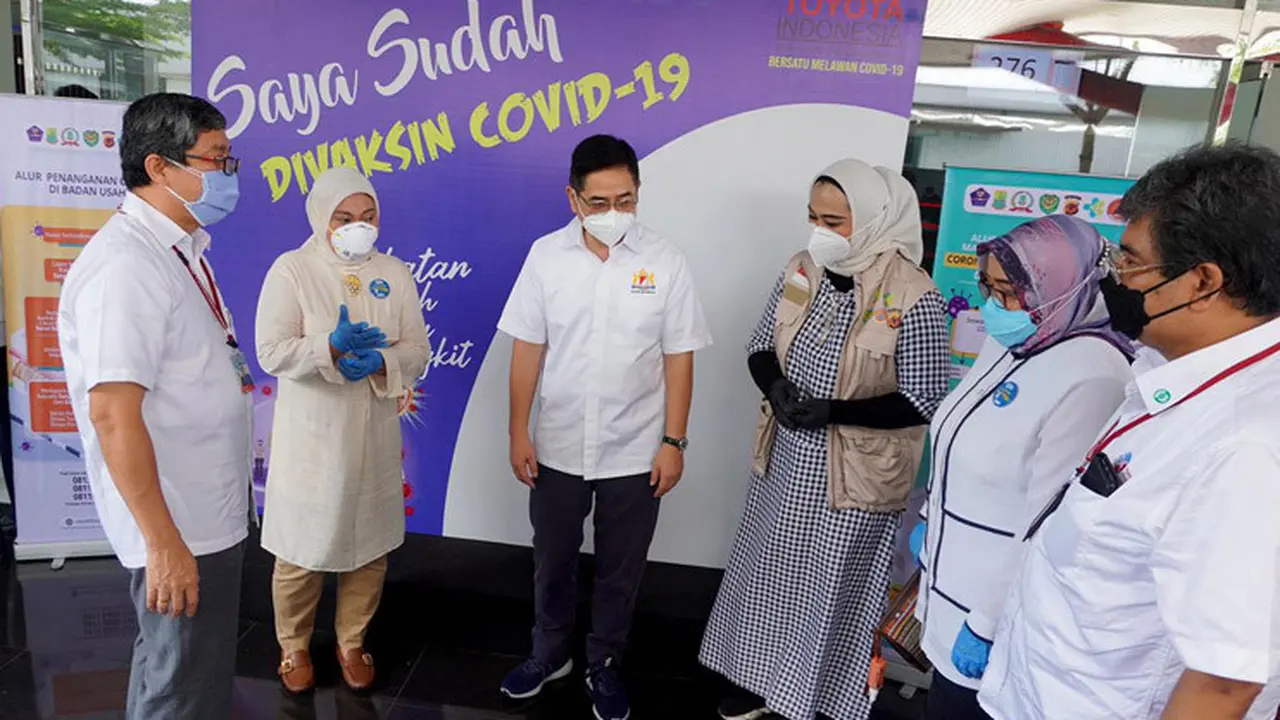 PT TMMIN lakukan vaksinasi untuk 1.200 karyawan di pabrik Cikarang, Jawa Barat.