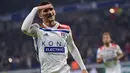 Pemandu bakat Liverpool dan Manchester City dikabarkan sering membahas kehebatan Houssem Aouar gelandang Lyon berusia 21 tahun ini. Dibutuhkan dana hingga 53 juta pounds untuk membawa pemain ini dari Lyon. (AFP/Roman Lafabregue)