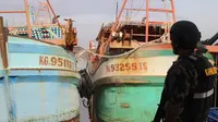 Kementerian Kelautan dan Perikanan (KKP) menangkap tujuh kapal asing yang berlayar mencari ikan di perairan Indonesia. (Foto: Liputan6.com/Aceng Mukaram)