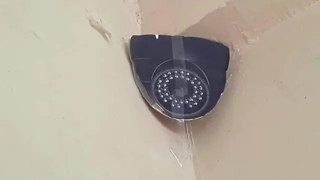 6 Potret CCTV Low Budget Ini Unik, Kelewat Kreatif