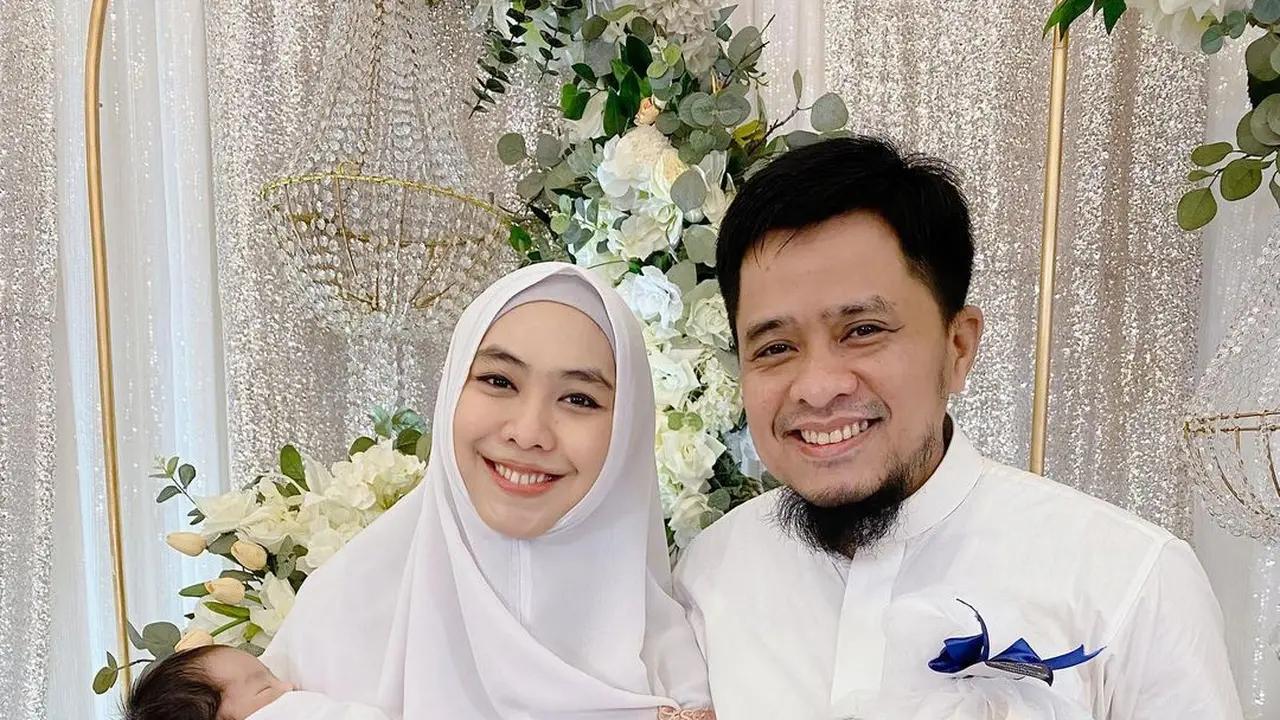 6 Momen Akikah Anak Keempat Oki Setiana Dewi, Digelar Khidmat Bernuansa Putih