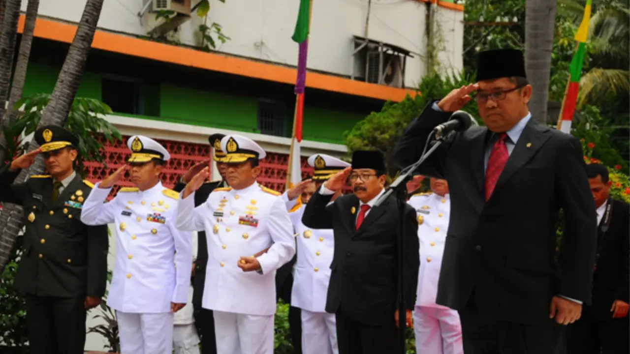 Taburan Bunga di Makam Tokoh Harkitnas Dr Soetomo