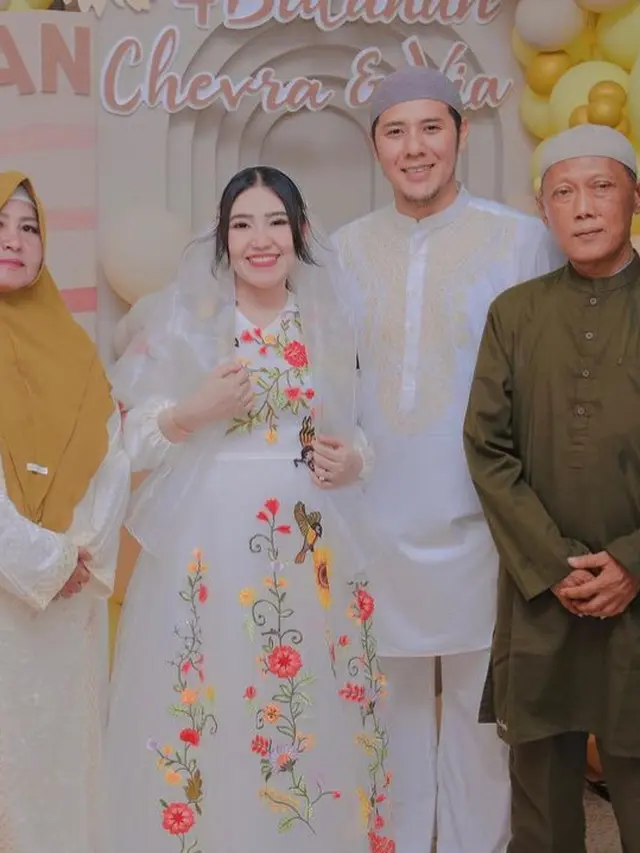 Via Vallen Tasyakuran 4 Bulan Kehamilan. [@viavallen]