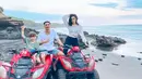 Bagi jiwa-jiwa petualang, outfit yang nyaman namun tetap stylish jadi kunci saat kencan bareng El naik motor ATV (Instagram @inijedar)