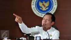 Kepala Badan Intelijen Negara (BIN) Sutiyoso menggelar konferensi pers pasca Ledakan di Kawasan Thamrin, Jakarta, Jumat (15/1/2016). Sutiyoso meminta agar kewenangan BIN ditambah. (Liputan6.com/Yoppy Renato)