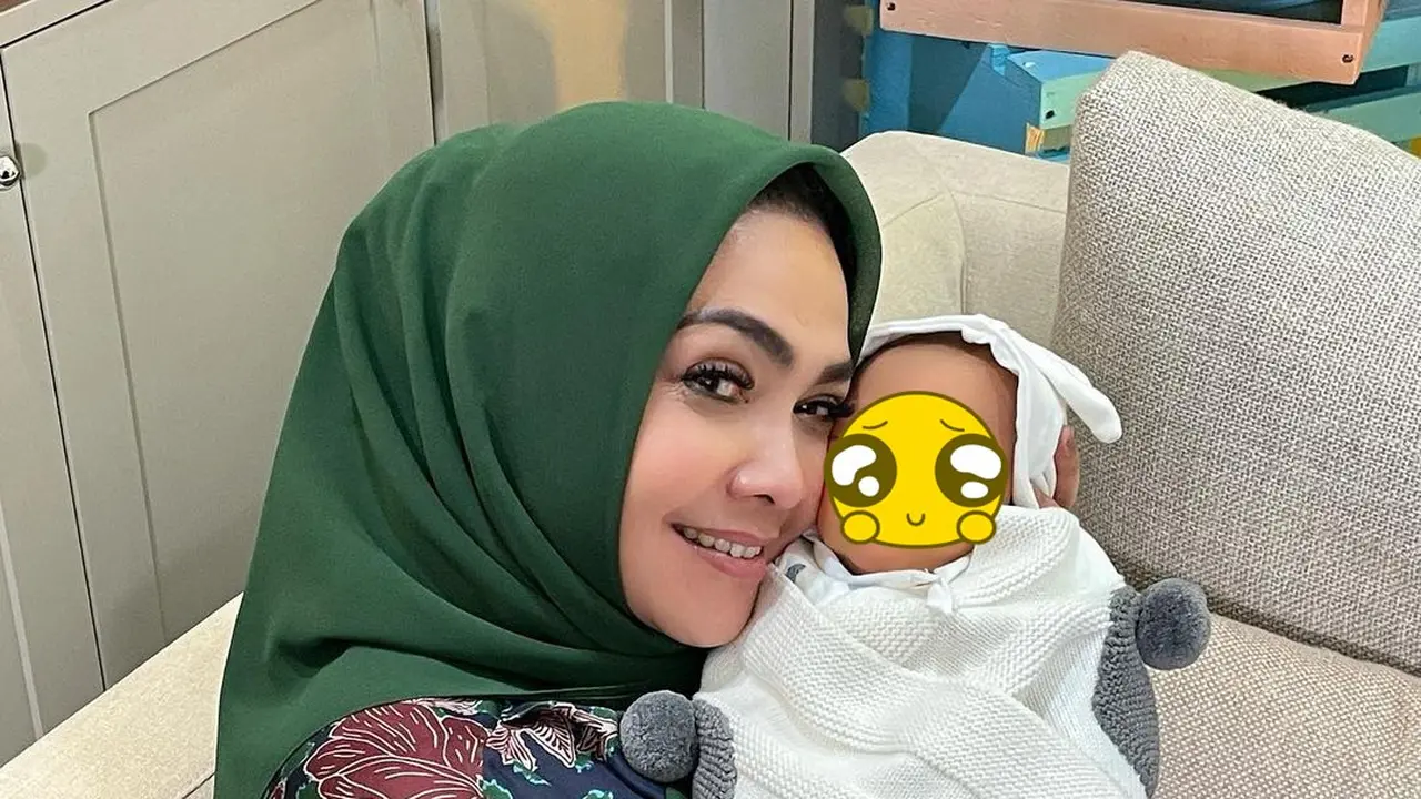 6 Momen Rieta Amilia Momong Baby Rayyanza Anak Raffi Ahmad dan Nagita, Penuh Bahagia