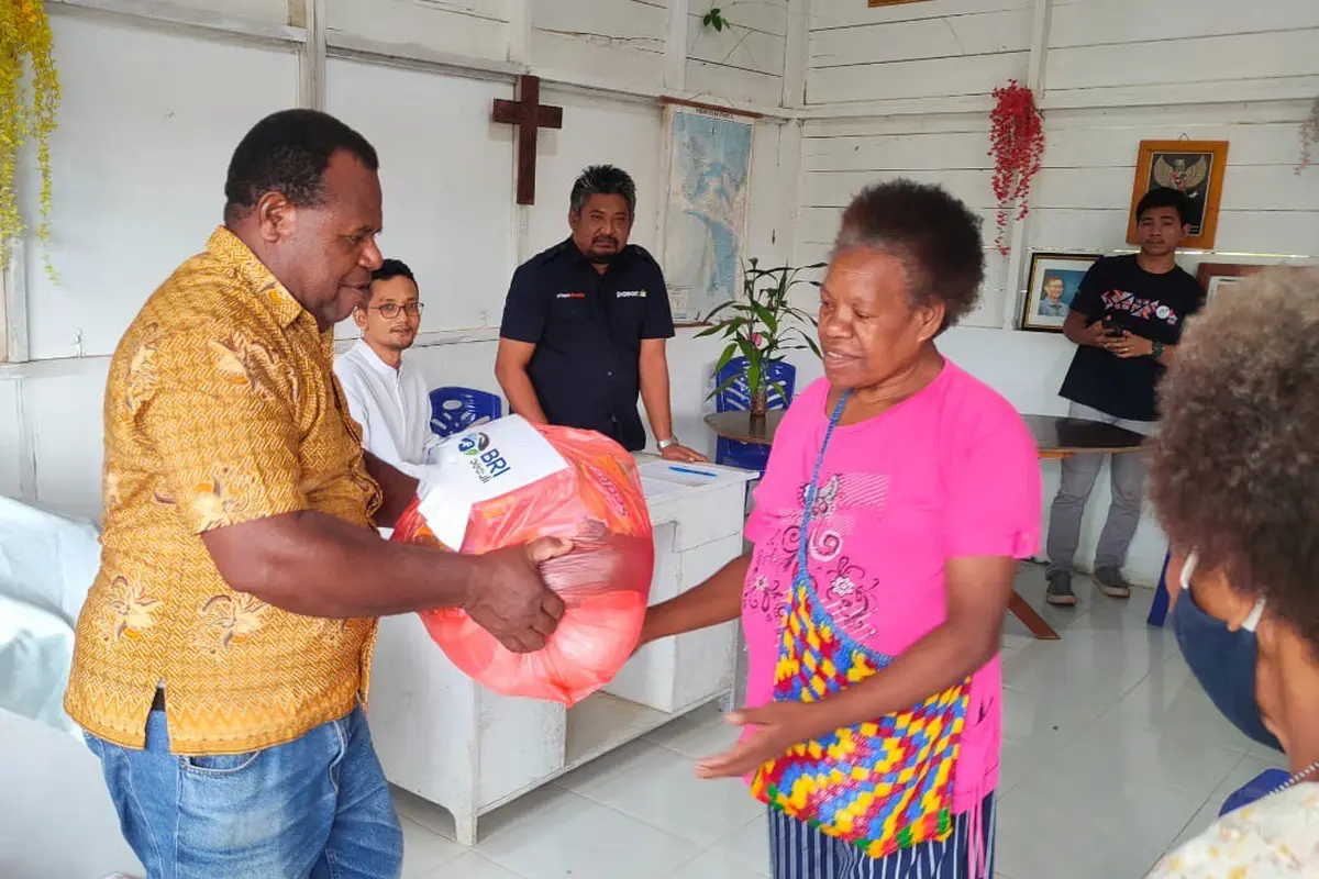 Rayakan Natal 2025, BRI Peduli Salurkan Puluhan Ribu Paket Sembako ke Berbagai Daerah
