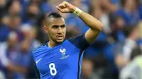 1. Dimitri Payet, gelandang West Ham ini namanya meroket saat membela Prancis pada Piala Eropa 2016 lalu. Puncak pencarian nama Payet terjadi pada 5 Juni hingga 11 Juni 2016. (AFP/ Franck Fife)