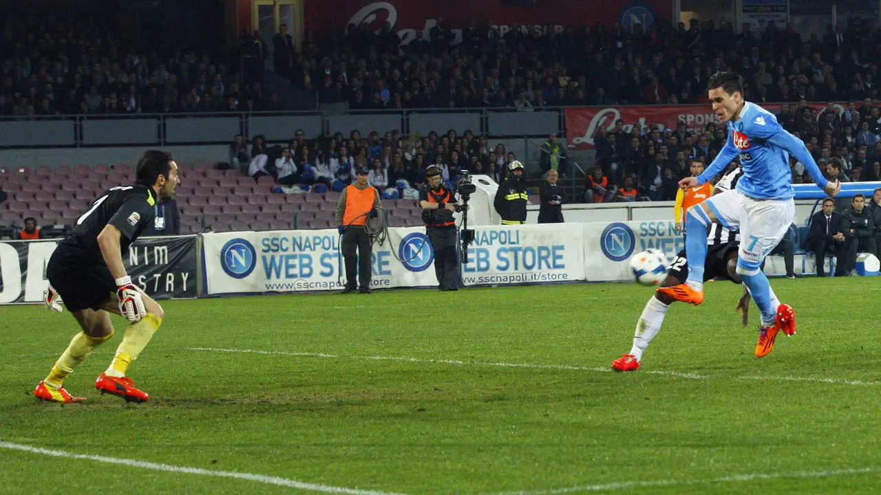 [Half  Time] Callejon Bawa Napoli Ungguli Juventus