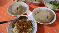 Bakso pada awalnya adalah sebuah hidangan yang berasal dari Tiongkok