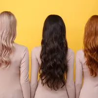Panduan untuk mewarnai rambut secara alami tanpa bleaching, aman dan ramah bagi rambut. (Foto: drobotdean/Freepik)