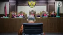 Majelis hakim membacakan putusan kasus dugaan suap proyek PLTU Riau-1 dengan terdakwa Sofyan Basir di Pengadilan Tipikor, Jakarta, Senin (4/11/2019). Sofyan divonis bebas lantaran dinilai tidak terbukti secara sah dan meyakinkan sebagaimana dakwaan pertama dan kedua. (Liputan6.com/Faizal Fanani)