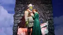 Pagelaran Shrek The Musical pada hari pertama berlangsung meriah. Hampir semua kursi terisi oleh penonton yang didominasi oleh orangtua beserta buah hatinya. (Andy Masela/Bintang.com)