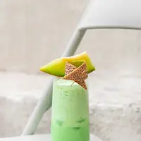 Ilustrasi jus melon dengan susu | copyright unsplash.com/Negar Mz