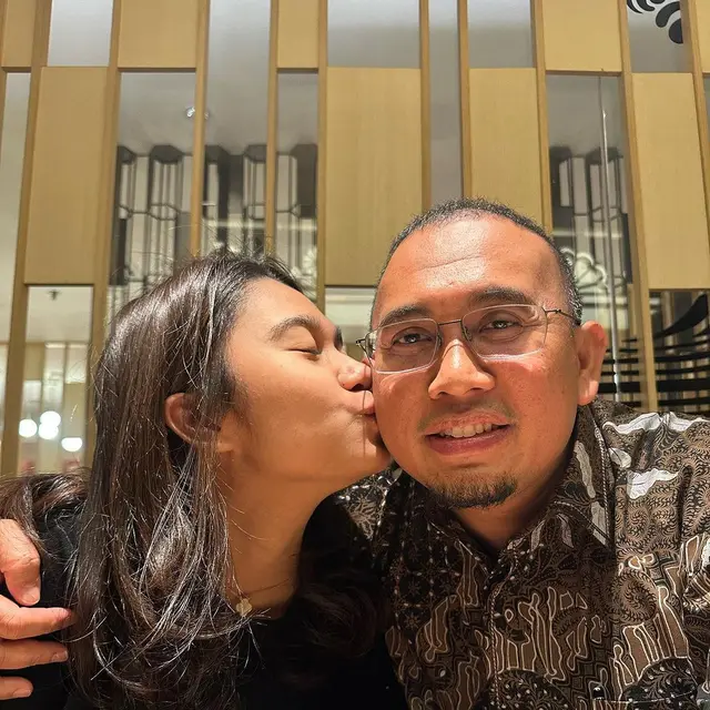 Anaknya Menikah di Usia 19 Tahun, Ini 6 Potret Andre Rosiade dan Azizah Salsha