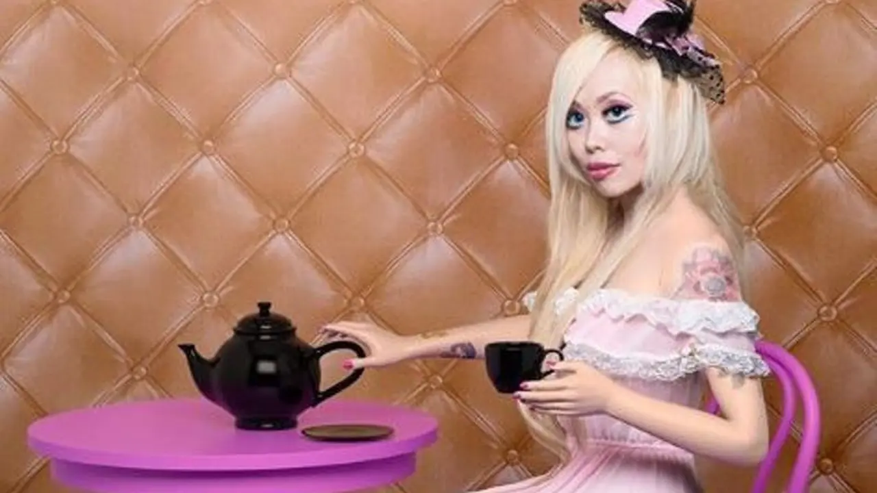 Ophelia Vanity ingin punya mata belo seperti Barbie. (Instagram/opheliavanity)