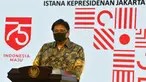 Menko Perekonomian Airlangga Hartarto menggelar jumpa pers usai bertemu Presiden Joko Widodo di Kantor Presiden, Jakarta, Senin (20/7/2020). Jokowi menandatangani Peraturan Pemerintah (PP) tentang pembentukan Tim Pemulihan Ekonomi Nasional dan Penanganan Covid-19. (ANTARA FOTO/Sigid Kurniawan/POOL)