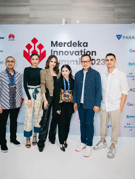 Gaya rambut Cinta Laura, Prilly, dan Mikha jadi inspirasi variatif untuk tampil layaknya Lady Boss [@prillylatuconsina96]