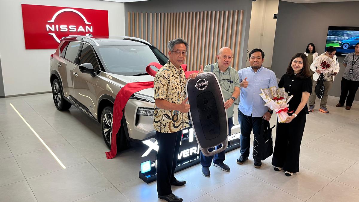 Konsumen Pertama All-New X-Trail e-Power Resmi Terima Unit, Antusiasme Tinggi