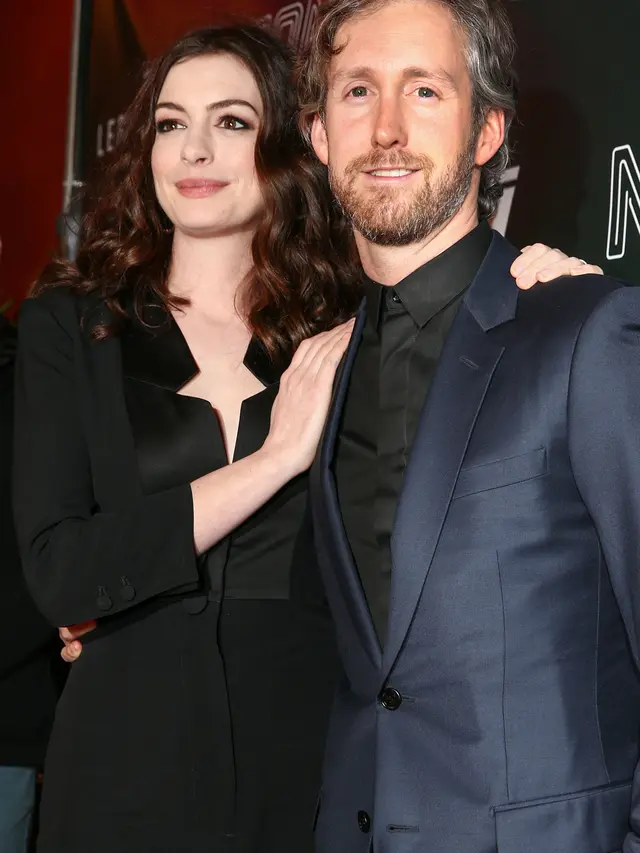 [Bintang] Anne Hathaway dan Adam Shulman