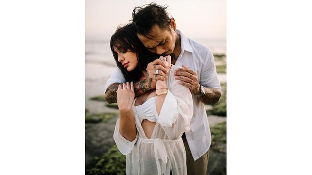7 Potret Prewedding Jerinx SID dan Nora Alexandra Mesra 