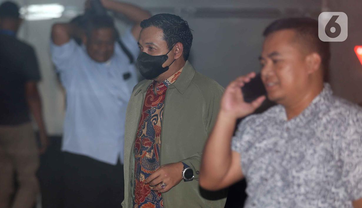 Pelaksana Tugas (Plt) Wali Kota Madiun, F. Bagus Panuntun usai menjalani pemeriksaan di Gedung Merah Putih Komisi Pemberantasan Korupsi (KPK), Jakarta, Senin (11/5/2026). (Liputan6.com/Helmi Fithriansyah)