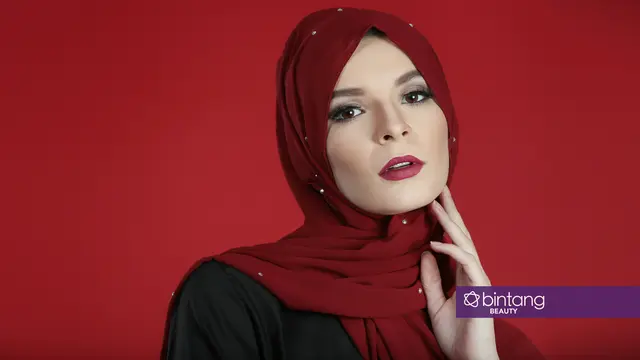 Tampil Beda, Rayakan Idul Fitri dengan Makeup Bold