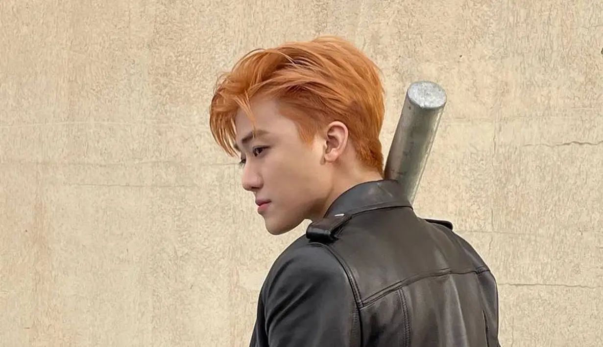 Punya rambut hitam alami, rapper NCT Dream ini juga cocok dengan gaya rambut terang. Salah satunya warna ginger brown ini. Dirinya banyak dipuji penggemar karena cocok dengan kulit putihnya.(Liputan6.com/IG/@na.jaemin0813)