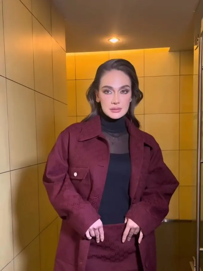 Inspirasi Glam Look ala Luna Maya (Instagram/@lunamaya)