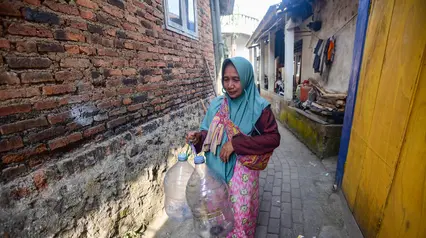 Kemarau Panjang Paksa Warga Cilegon Andalkan Mata Air di Hutan