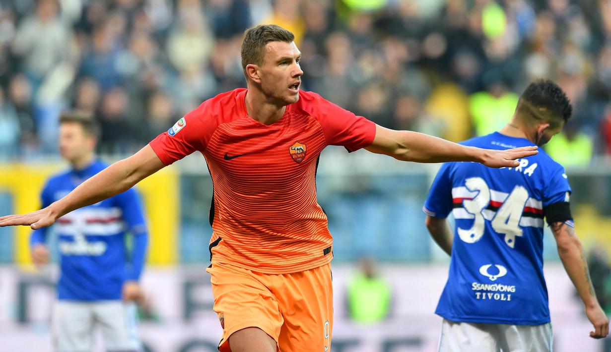 Striker AS Roma, Edin Dzeko, merayakan gol yang dicetaknya ke gawang Sampdoria pada laga Serie A di Stadion Luigi Ferraris, Genova, Minggu (29/1/2017).Dzeko menjadi top scorer Serie A dengan 29 gol. (EPA/Simone Arveda)