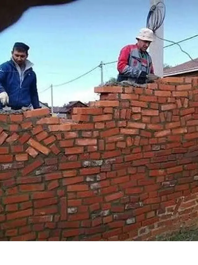 6 Aksi Kuli Bangunan Bikin Tembok Rumah Asal-Asalan Ini Bikin Mandor Meringis