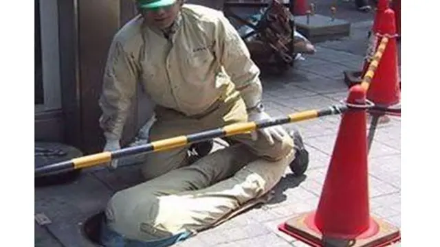 6 Potret Kerja Sama Tukang Bangunan Ini Totalitas Banget