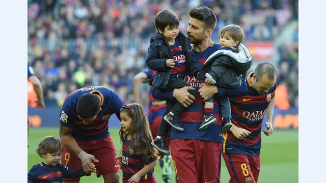 Luis Suarez dan Gerard Pique