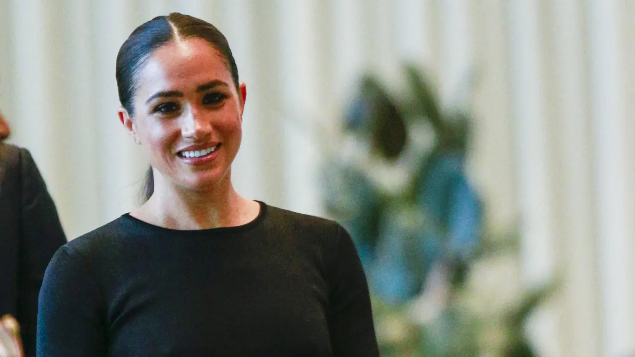 Penampilan Cantik Meghan Markle dengan Outfit Serba Hitam di Markas PBB