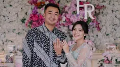 13 tahun berlalu, kini dancer cilik yang viral karena IMB sudah lamaran dengan kekasihnya. Ya, Fay Nabila baru saja melangsungkan lamaran dengan pria bernama Rama. Wajah bahagia terlihat jelas dari Fay Nabila. (Liputan6.com/IG/ramarstuu)