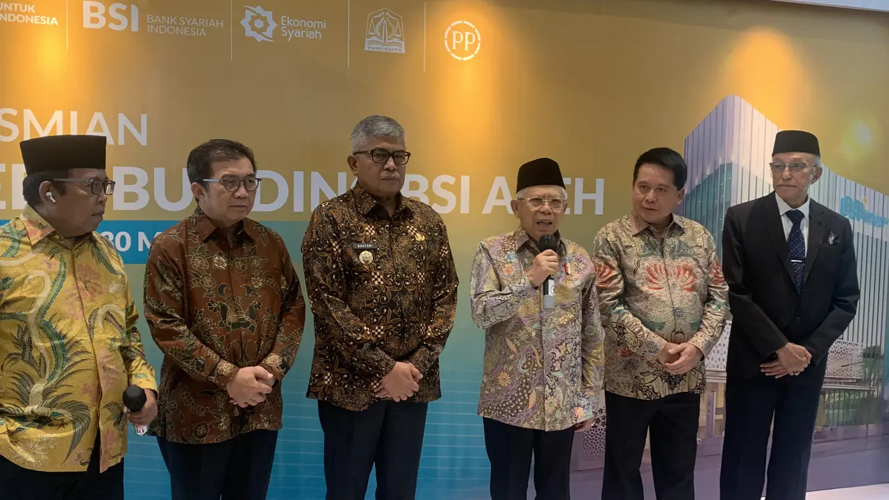 Wakil Presiden (Wapres) Ma'ruf Amin saat menghadiri peresmian Green Building Bank Syariah Indonesia (BSI) Aceh, yang berlokasi di Jl. Teungku Daud Beureuh No. 15, Banda Aceh, Aceh.