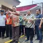 Wakil Walikota Surakarta, Teguh Prakoso  didampingi oleh Direktur Utama SMF, Ananta Wiyogo, Kepala Kantor Wilayah DJKN Jawa Tengah Kementerian Keuangan, Mahmudsyah, dan Kepala Balai Prasarana Pemukiman Wilayah Jawa Tengan Kementerian PUPR, Cakra Nagara,meresmikan 47 rumah baru bantuan dari Program Peningkatan Kualitas Rumah di Daerah Kumuh yang diiniasi oleh SMF pada Jumat (18/11) di Kawasan Semanggi, Kelurahan Moyo, Surakarta.