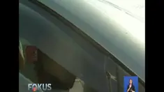 Meskipun sempat histeris dan merengek, mobilnya tetap diderek petugas ke kantor Suku Dinas Perhubungan Jakarta Barat.