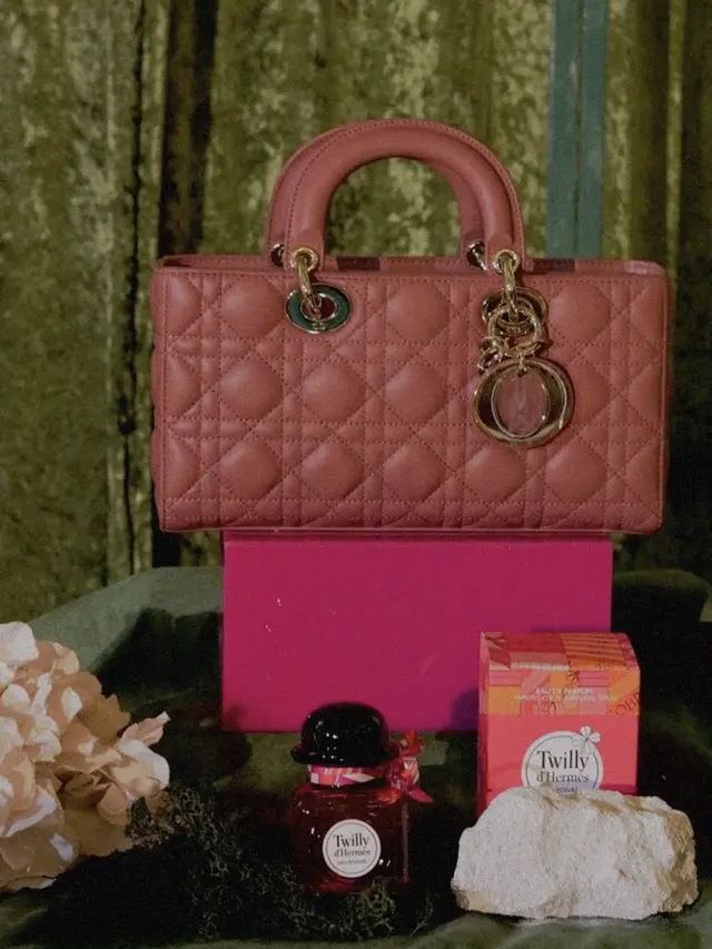 Harga seseran yang dibawa anak Hotman Paris untuk Chen Giovani, credit: @madebylace_